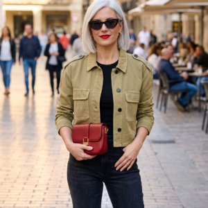 Chaqueta beige. Only