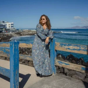 Vestido Azul estampado. Arena Formentera